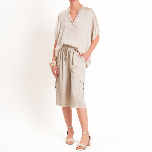 Motel-Bermuda cargo in satin elastico in vita - avena