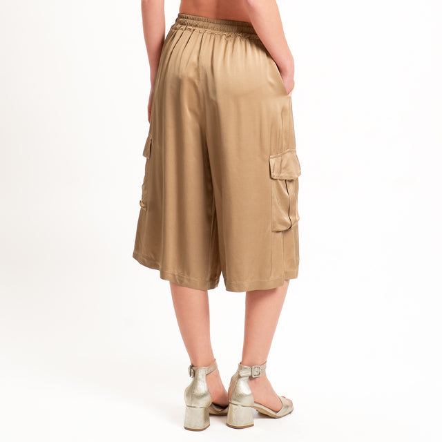 Motel-Bermuda cargo in satin elastico in vita - desert