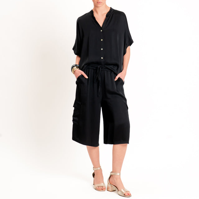 Motel-Bermuda cargo in satin elastico in vita - nero