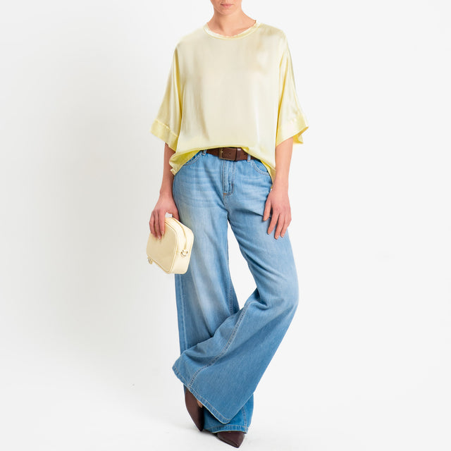 Motel-Blusa in satin manica scesa - mimosa