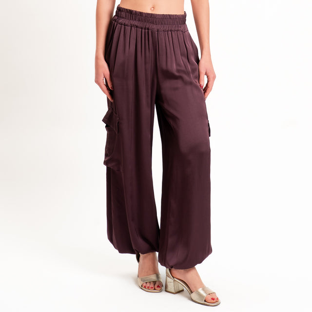 Motel-Pantalone cargo in satin elastico in vita - burgundy