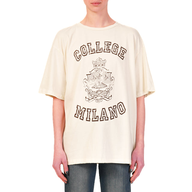 Camiseta de motel con la inscripción "COLLEGE MILANO" entre lágrimas - mantequilla