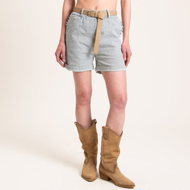 Motel-Shorts a righe tasche sfrangiate - bianco/blu