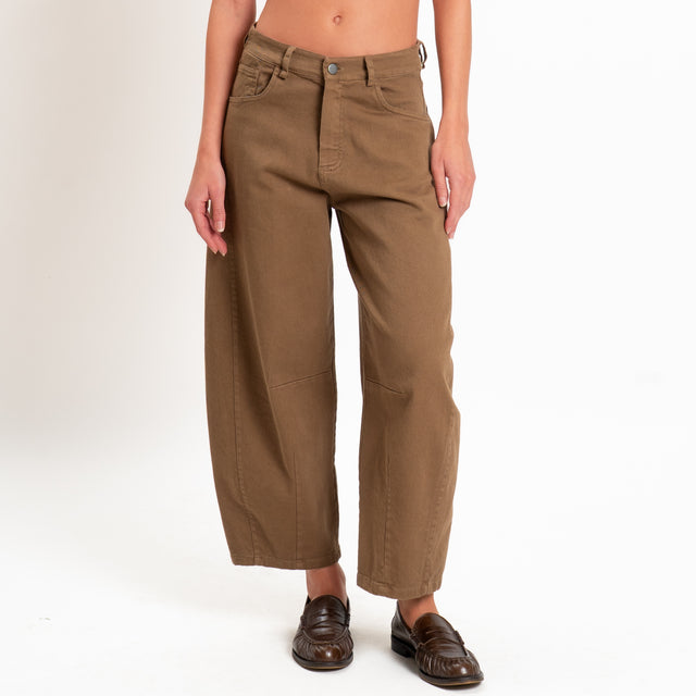 Motel-Pantalone cinque tasche barrel fit drill elasticizzato - sigaro