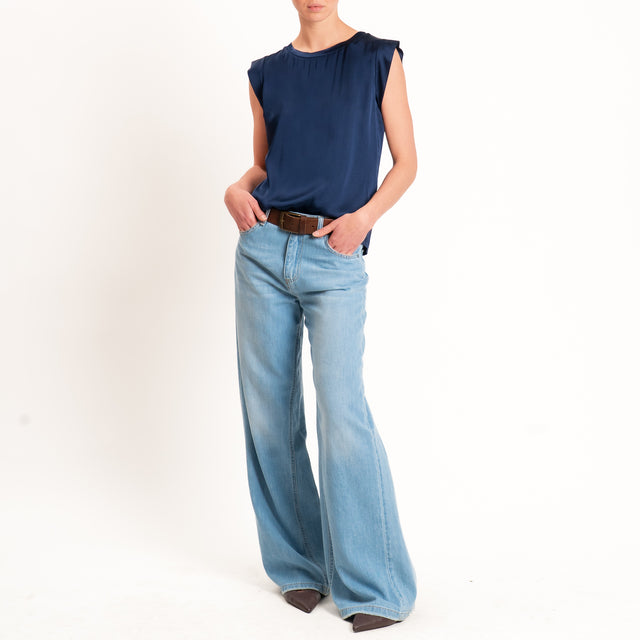 Motel-Blusa smanicata in satin viscosa elasticizzata - blu