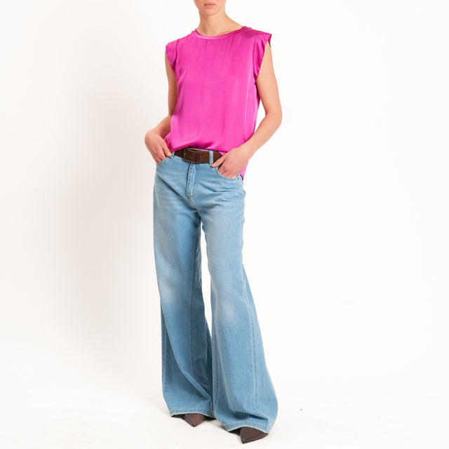 Motel-Blusa smanicata in satin viscosa elasticizzata - fucsia