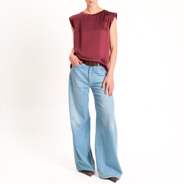 Motel-Blusa smanicata in satin viscosa elasticizzata - vino