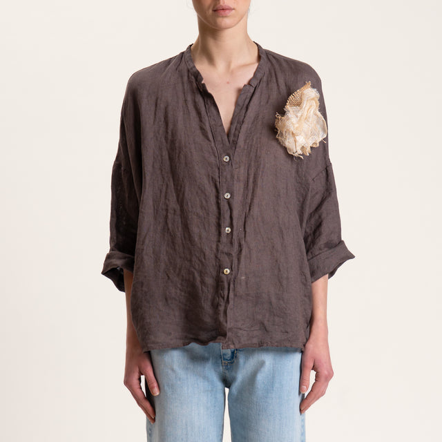 Motel-Camicia in lino con spilla - moro