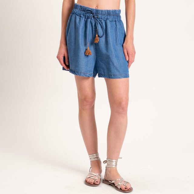Motel-Shorts chambray elastico in vita con nappine - denim