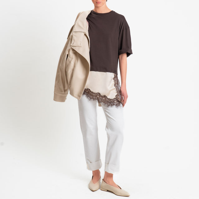 Motel-T-shirt asimmetrico con pizzo - moro/burro