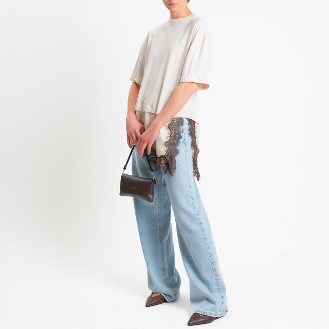 Motel-T-shirt asimmetrico con pizzo - burro/moro