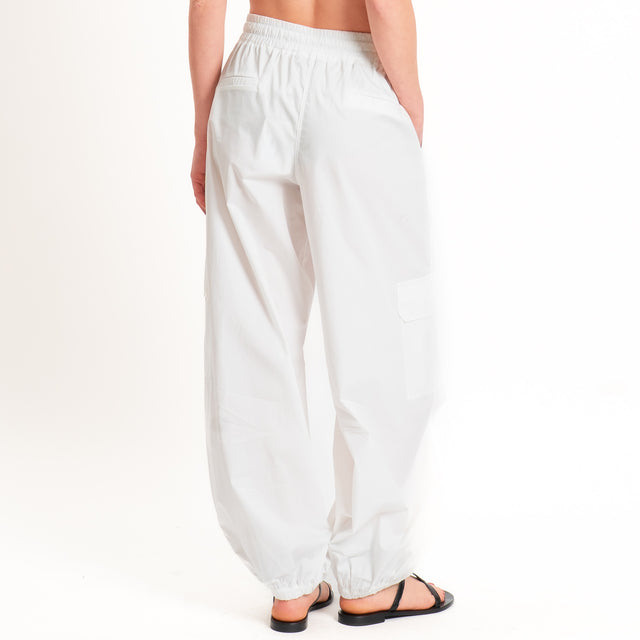 Motel-Pantalone cargo parachute con coulisse - bianco
