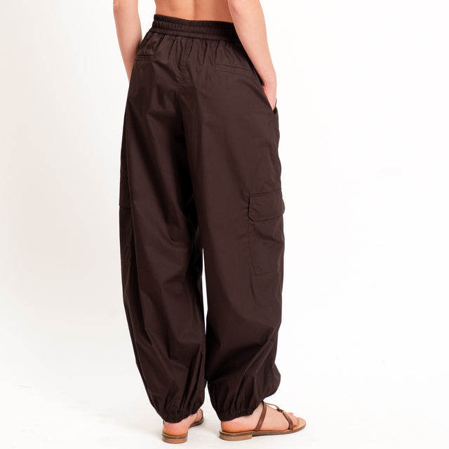 Motel-Pantalone cargo parachute con coulisse - marrone