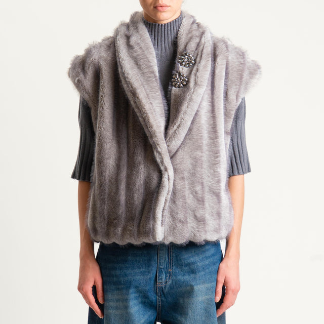 Motel-Gilet ecopelliccia con spilla - grigio