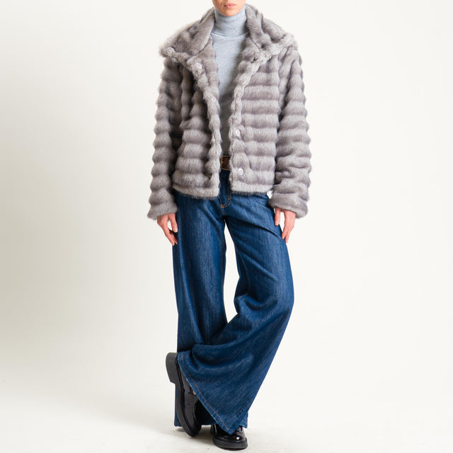 Motel- Ecopelliccia con spilla - grigio