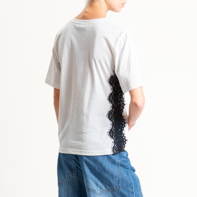 Motel-T-shirt con pizzo laterali - latte/nero