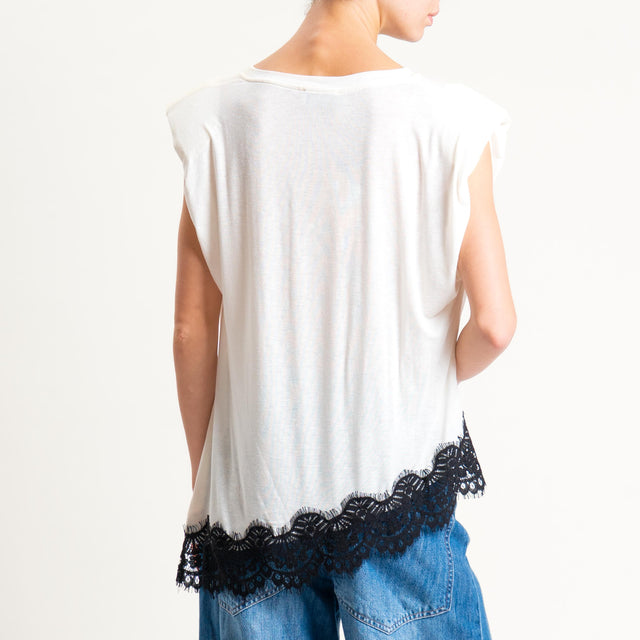 Motel-T-shirt asimmetrico con spalline e pizzo - panna
