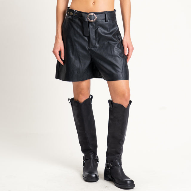 Motel-Shorts similpelle con cintura - nero