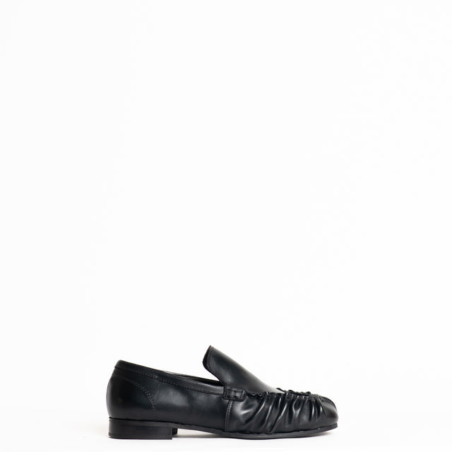 Ovyè-Mocassino in pelle effetto arricciato - nero