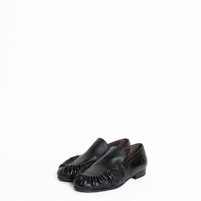 Ovyè-Mocassino in pelle effetto arricciato - nero