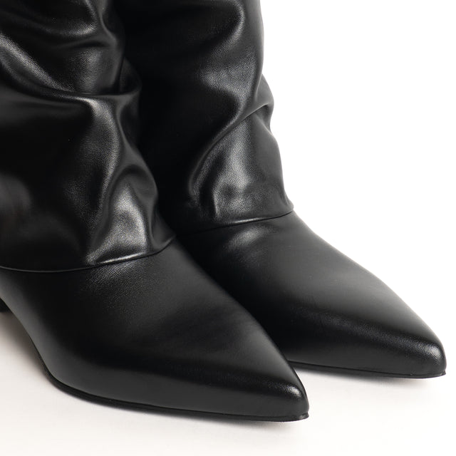 Ovyè-Stivaletto in pelle effetto arricciato - Nero
