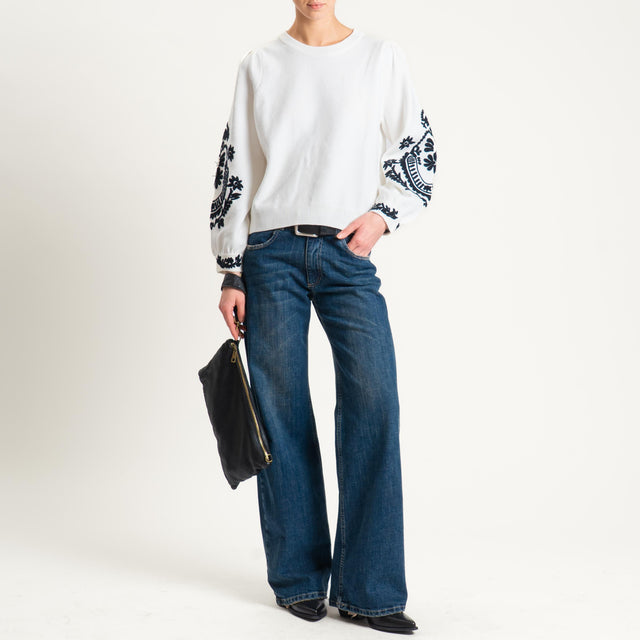 Philia Loft-Maglia girocollo con ricami - panna/nero
