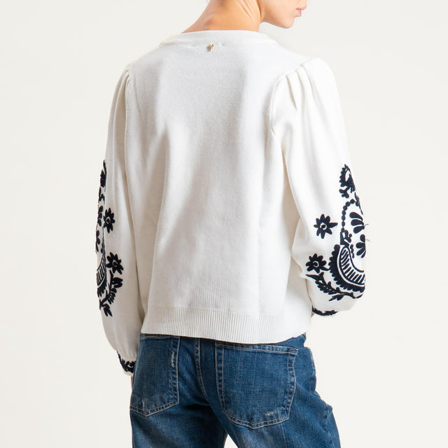 Philia Loft-Maglia girocollo con ricami - panna/nero