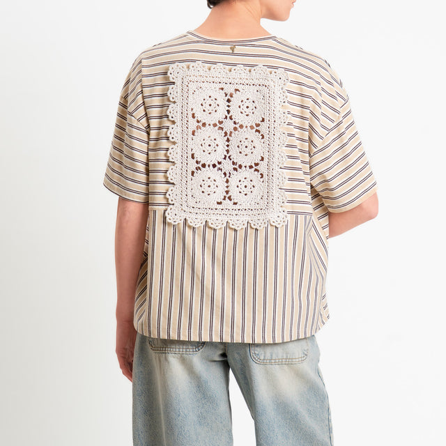Philia Loft-T-shirt a righe con crochet dietro - sand/burro/choco