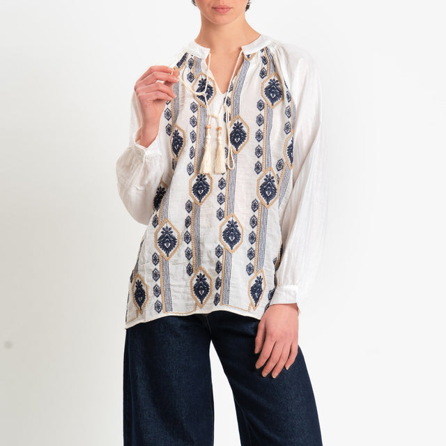 Philia Loft-Blusa ricamata con nappine - bianco/blu