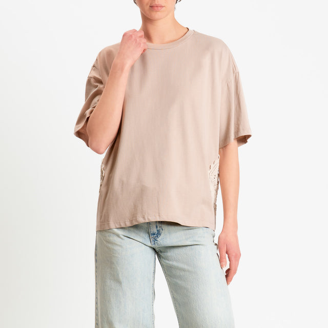 Philia Loft-T-shirt over con inserti crochet - sabbia