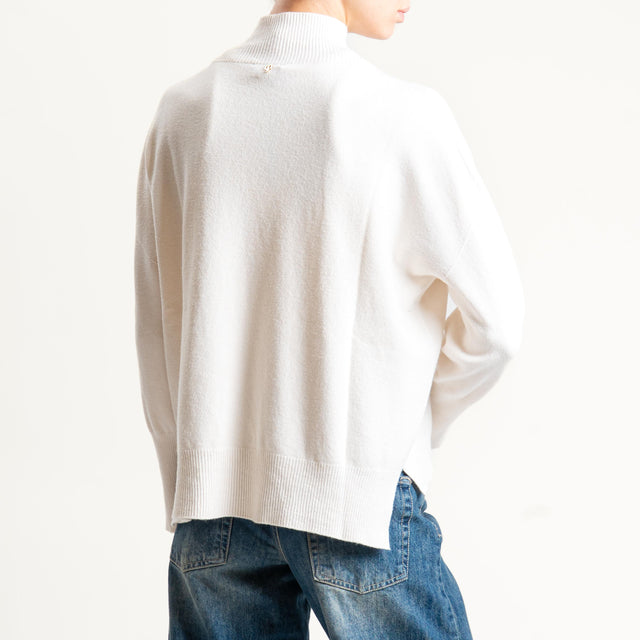 Philia Loft-Maglia collo montato con spacchi - crema