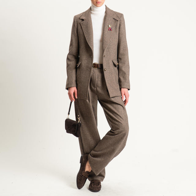 Philia Loft-Giacca spinata con spilla - beige/moro
