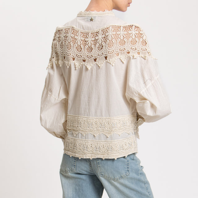 Souvenir-Camicia doppio tessuto con pizzo macramè - burro