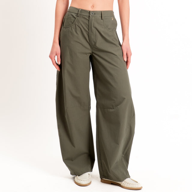 Souvenir-Pantalone GAYA barrel in popeline elasticizzato - militare