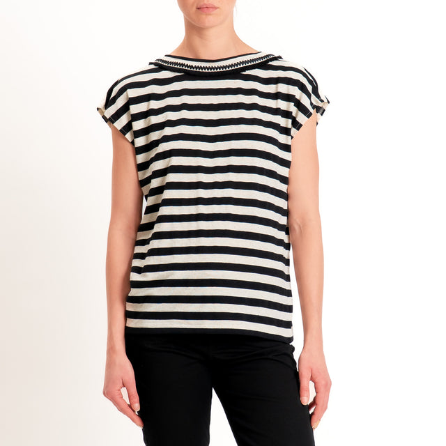 Souvenir-T-shirt righe scollo v dietro - burro/nero