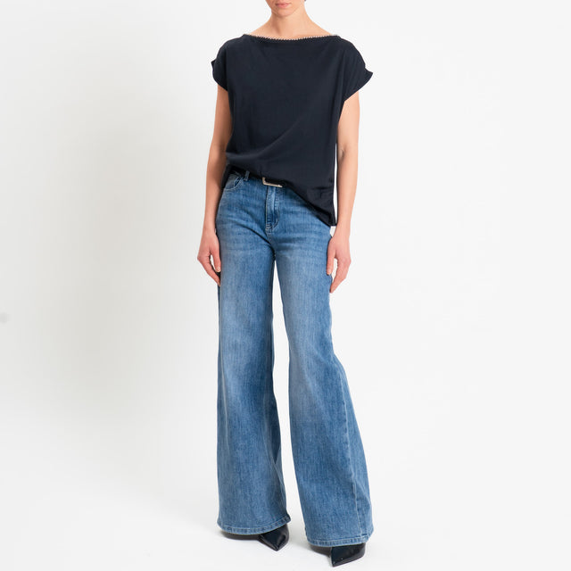 Souvenir-T-shirt con borchie - nero