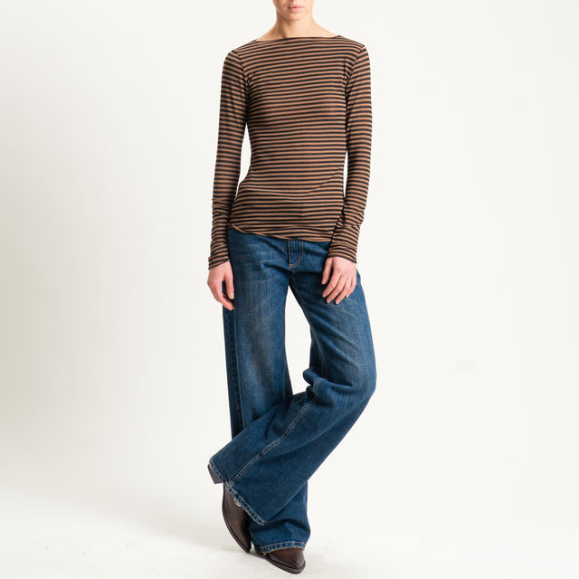 Tensione in-T-shirt a righe misto cashmere scollo taglio vivo - tabacco/nero