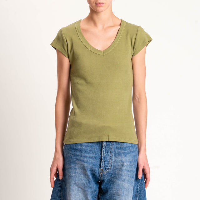 Tensione in-T-shirt scollo v a costine - kaki
