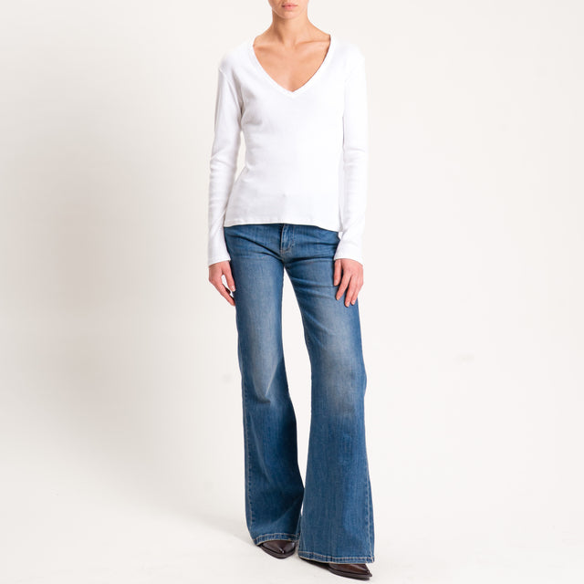 Tensione in-T-shirt scollo v a costine maniche lunghe - latte