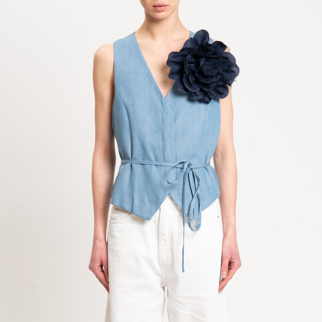 Tensione in-Gilet chambray spilla fiore - denim