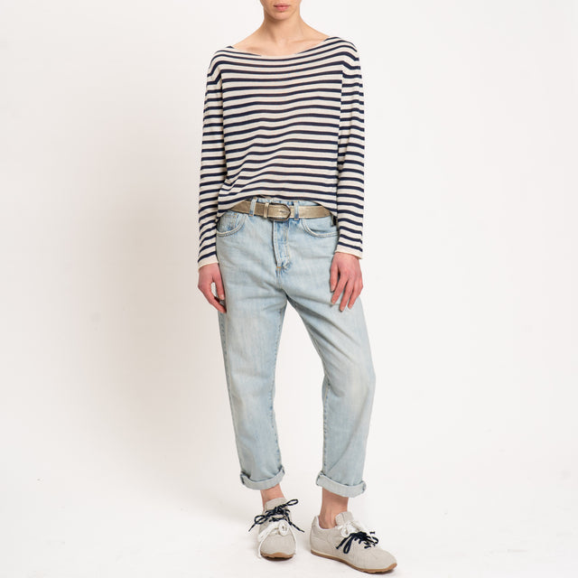 Tensione in-Maglia scollo barca a righe 100 cotone- burro/blu