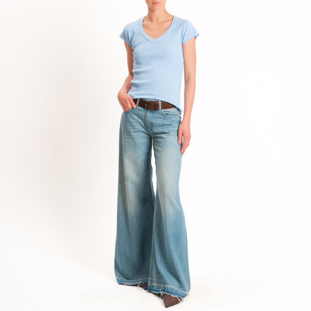Tensione in-T-shirt scollo v a costine - celeste