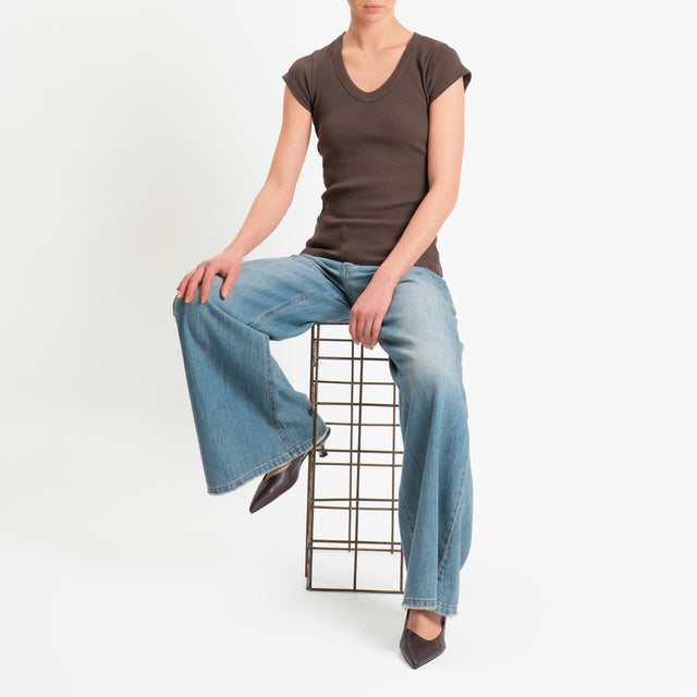 Tensione in-T-shirt scollo v a costine - cioccolato