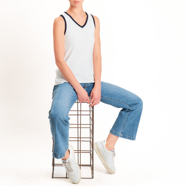 Tensione in-Top a costine bordi contrasto - bianco/blu