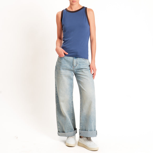 Tensione in-Top in jersey bordi a contrasto - cioccolato/jeans
