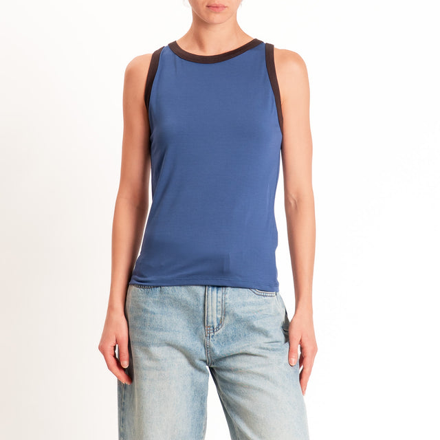 Tensione in-Top in jersey bordi a contrasto - cioccolato/jeans