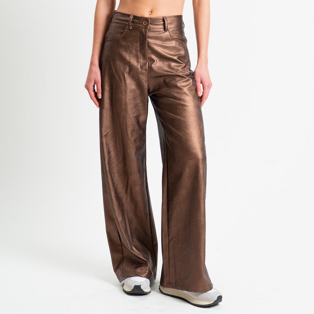 Tensione in-Pantalone GIUSI similpelle wide leg - laminato bronzo