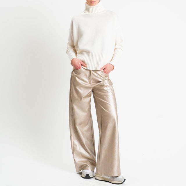 Tensione in-Pantalone GIUSI similpelle wide leg - laminato oro