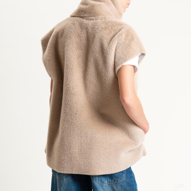 Tensione in-Gilet ecopellicia con sciarpa - sand