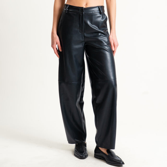 Tensione in-Pantalone barrel similpelle - nero